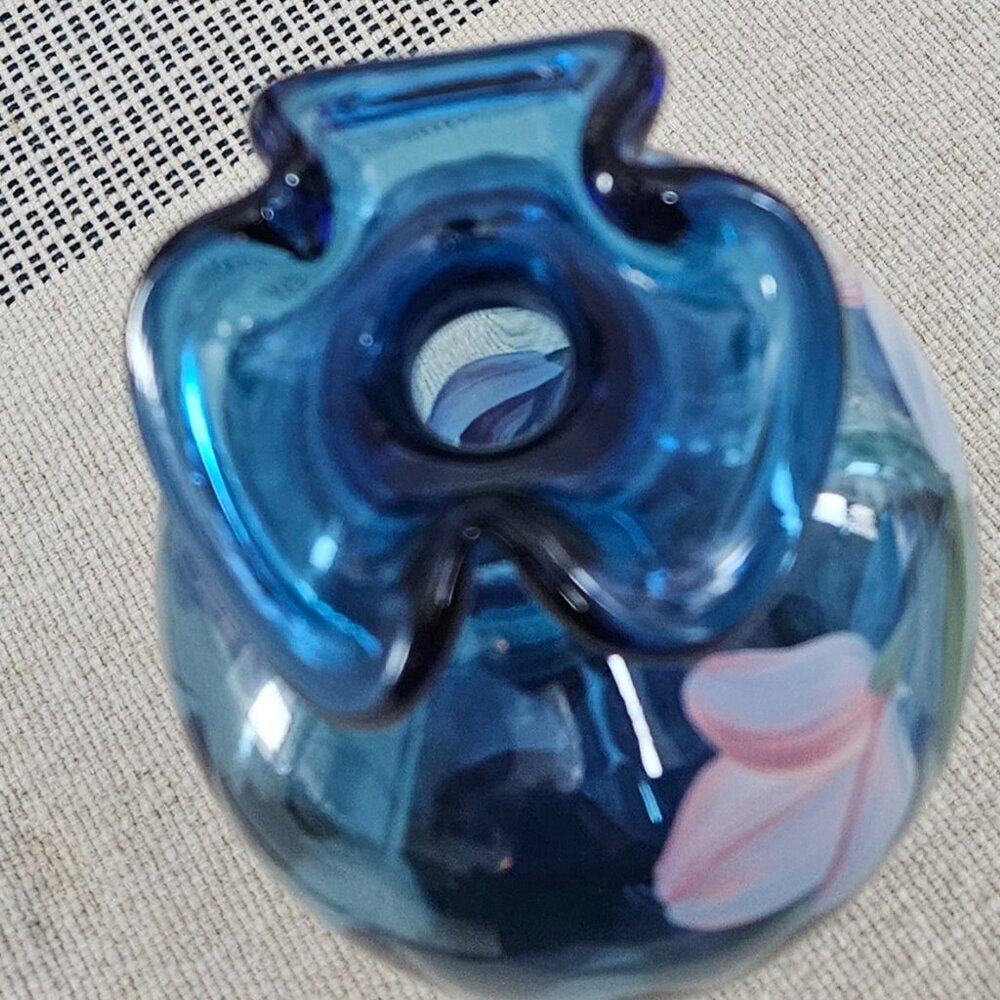 Vintage Fenton Twilight Blue Glass Vase Hand Painted Floral Signed - Picture 5 of 10